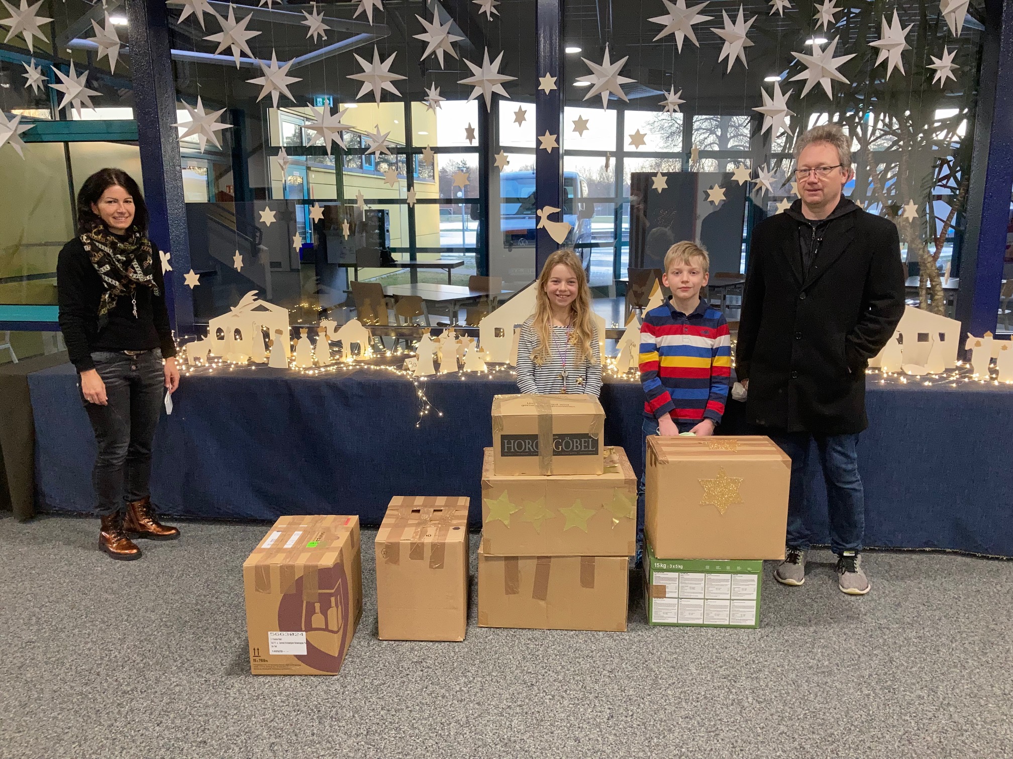 Pakete für den Johanniter Weihnachtstrucker Grundschule Gundelfingen